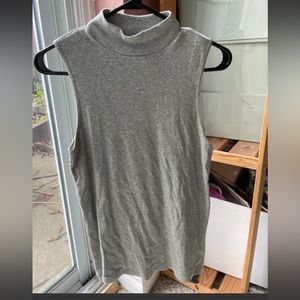 GAP Women’s grey high neck tank top